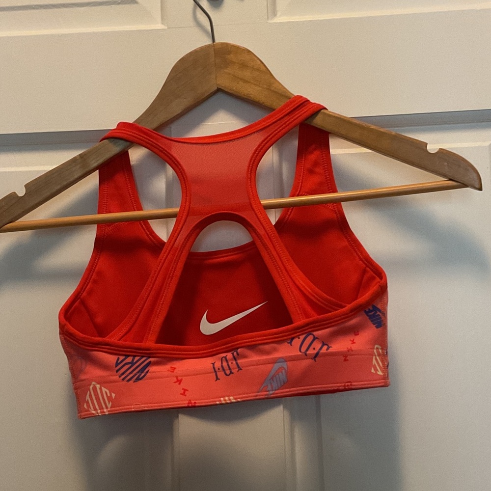 Red Nike Reversible Girls Sports Bra girls’ size 10 - Picture 4 of 4